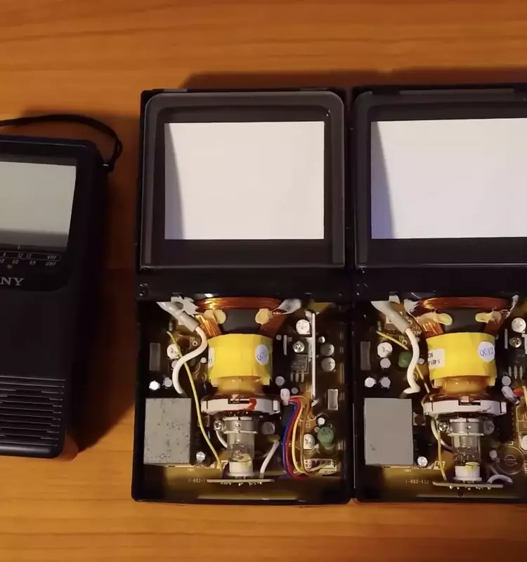 DIY VR Headset with Vintage CRT Displays