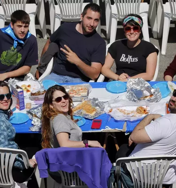 La Fórmula de la Felicidad: Cocinar y Compartir Comida sin Distracciones Digitales