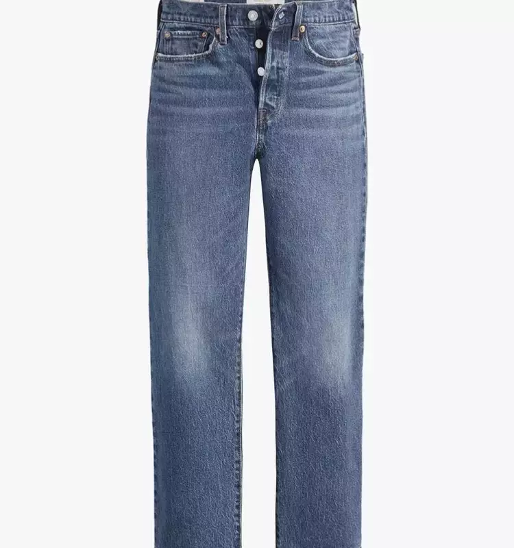 The Enduring Appeal of Straight-Leg Jeans and Block-Heeled Boots: A 90s Style Revival