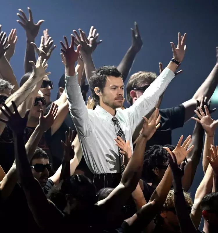 Harry Styles' Electrifying Debut of "Aperture" at the BRIT Awards 2026