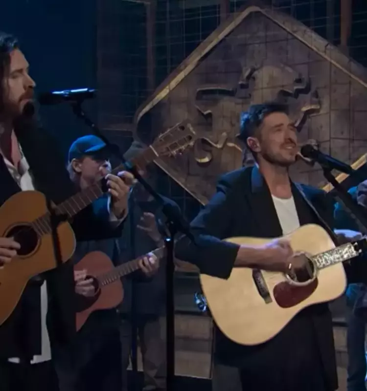 Mumford & Sons Debut New 'Prizefighter' Tracks on Saturday Night Live