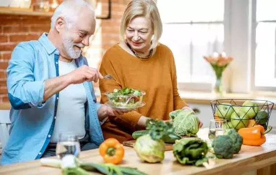 Estrategias Cruciales para Proteger la Salud Muscular y Reforzar el Sistema Inmunológico en la Tercera Edad Durante el Invierno