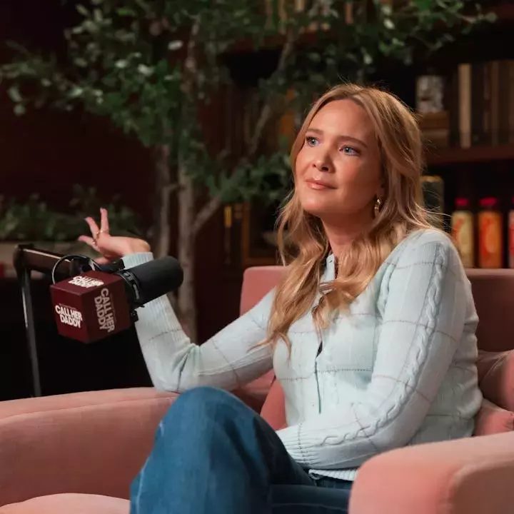 Sarah J. Maas Reveals Release Dates for Upcoming 'ACOTAR' Books on 'Call Her Daddy'