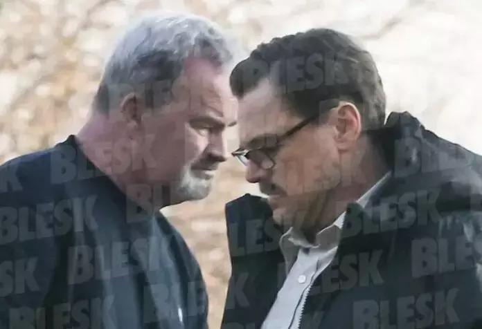 Prime Immagini di DiCaprio Trasformato sul Set di 'What Happens at Night'