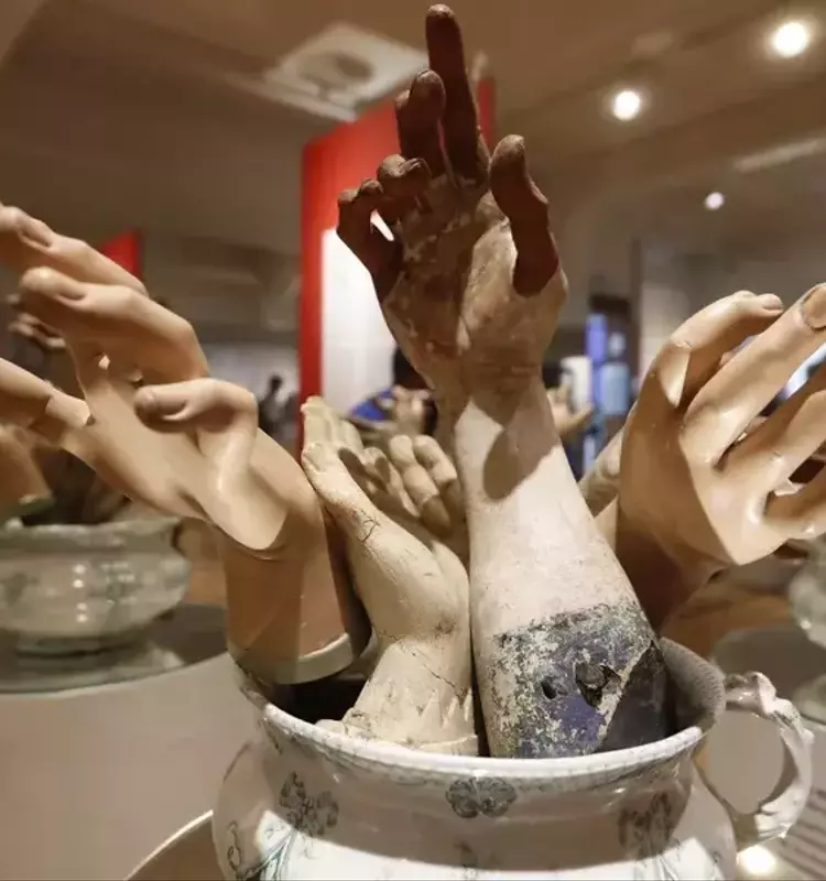 Descubriendo la Leuconiquia: ¿Por qué aparecen manchas blancas en las uñas?