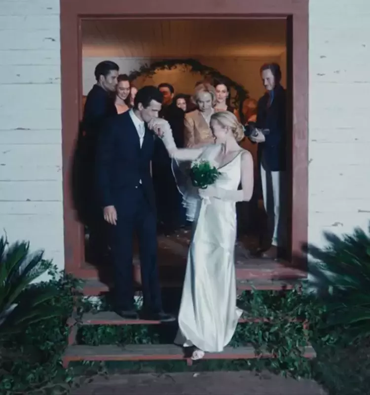 Carolyn Bessette Kennedy's Wedding Dress: A Timeless Minimalist Icon