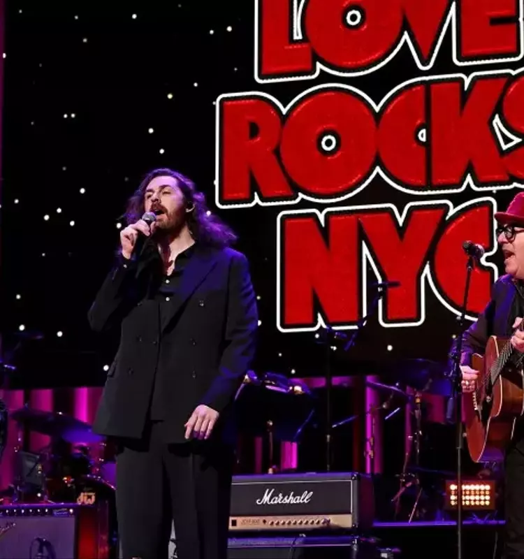 Star-Studded Music Gala Raises Funds for Charity