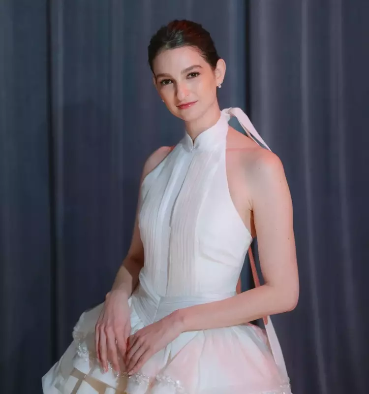 Ali Lebow's Wedding Wardrobe: A Fusion of Personal Style and Family Heritage