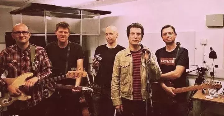 Glamorama: L'Evoluzione Sonora dell'Indie Rock e del Post-Punk