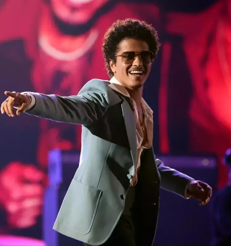 Bruno Mars's 'The Romantic' Debuts at No. 1 on Album Chart