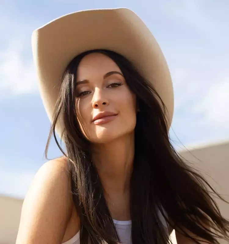 Kacey Musgraves Unveils New Album "Middle of Nowhere" and Single "Dry Spell"