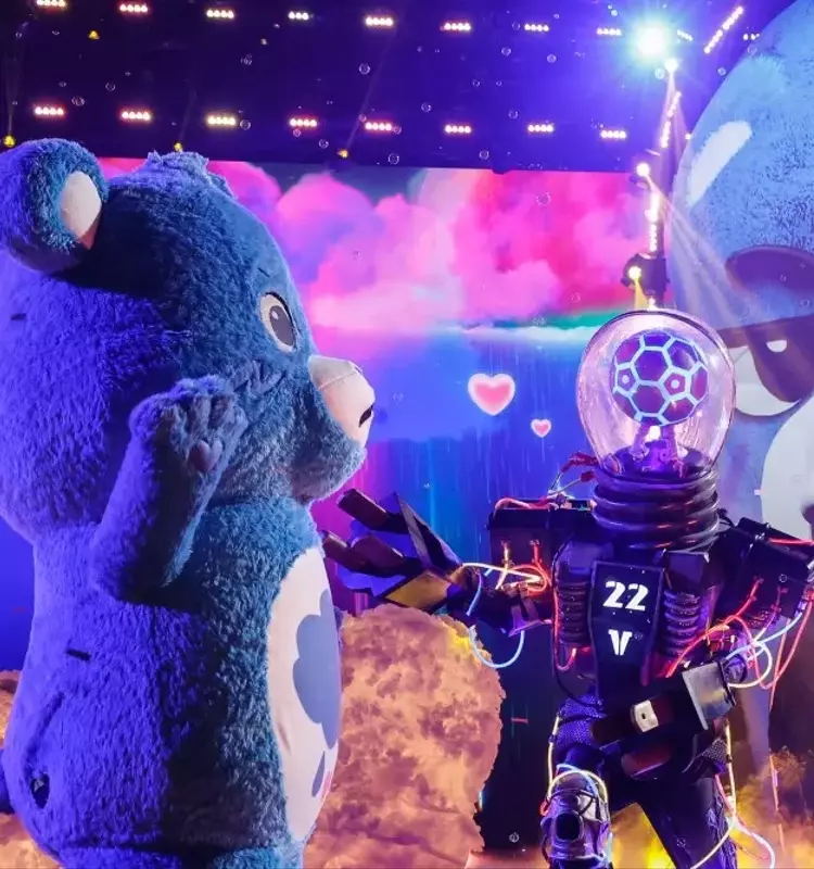 Football Star Alexi Lalas Unmasked as High Voltage on 'The Masked Singer'