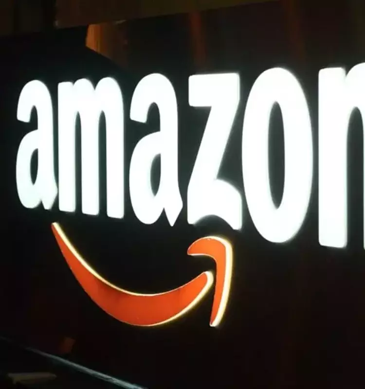 FCC Chairman Urges Amazon to Prioritize Satellite Deployment Over Objections to SpaceX's Network Expansion