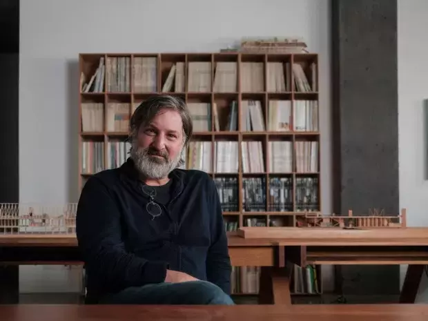 Smiljan Radic Clarke, lauréat du prestigieux Prix Pritzker 2026 pour son approche architecturale unique