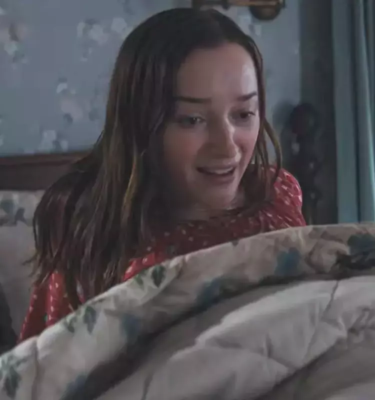 Phoebe Dynevor Confronts Sharks and Storms in Netflix's 'Thrash'