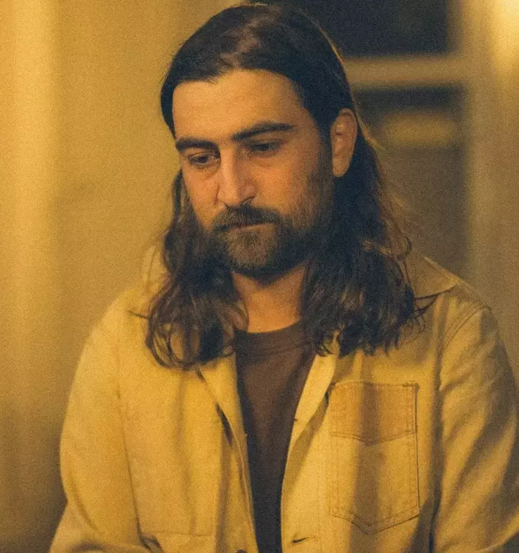 Noah Kahan Unveils New Single "Porch Light" and Upcoming Album Details