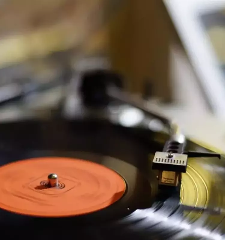 Novità Musicali del 13 Marzo: Tra Ritorni e Nuovi Orizzonti Sonori