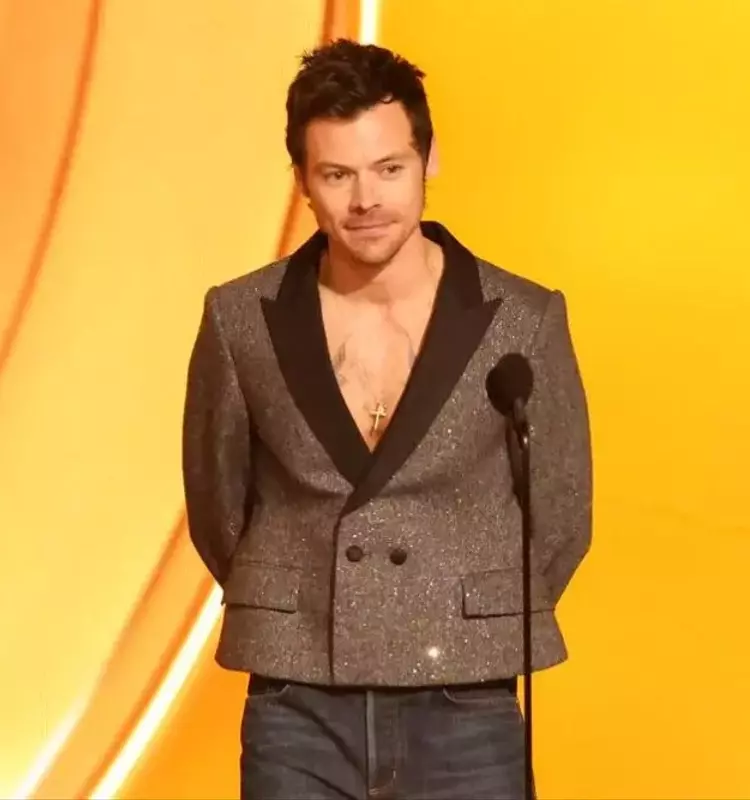 Harry Styles' "Kiss All the Time. Disco, Occasionally." Lands Fourth Consecutive No. 1 Debut