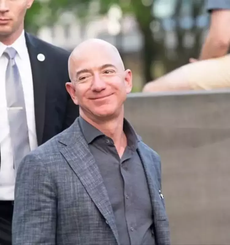 Jeff Bezos's Strategic Guide to Decision-Making: Two Key Questions for Business Leaders