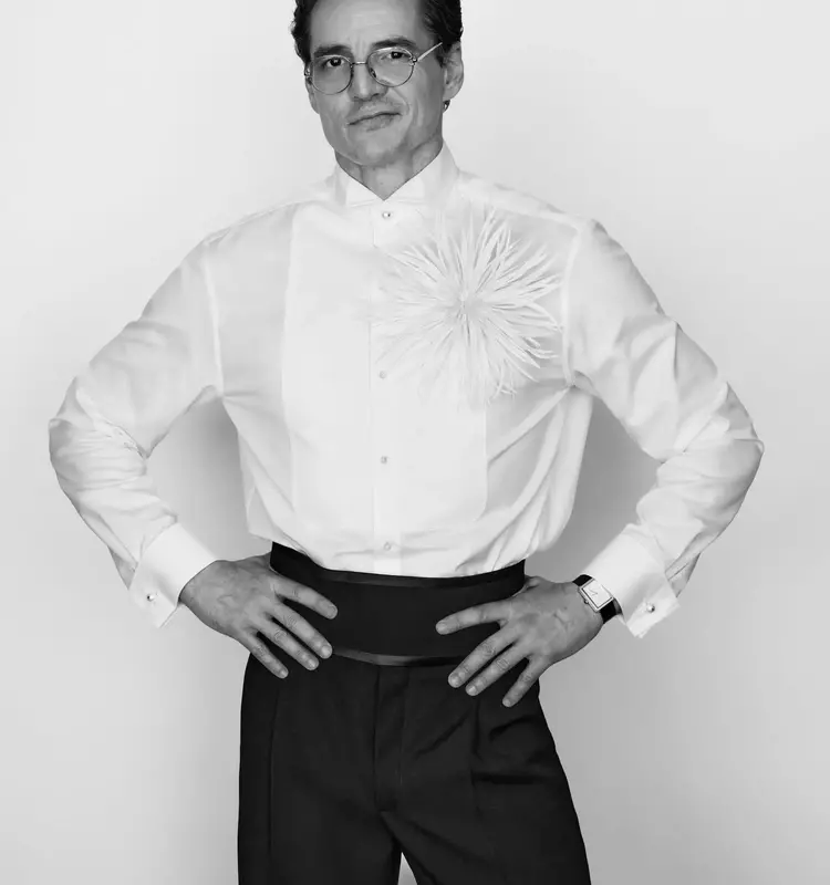 Pedro Pascal's Distinctive Chanel Look at the Academy Awards