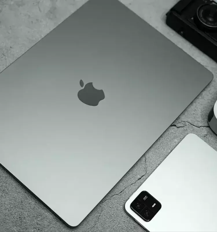 Apple Unveils New MacBook Lineup Featuring M5 Chips, Evercore Maintains Outperform Rating