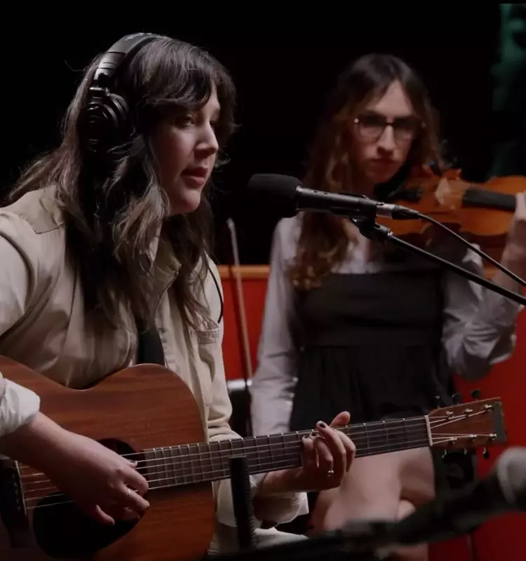 Lucy Dacus Performs Daniel Caesar's "Who Knows" on Like a Version