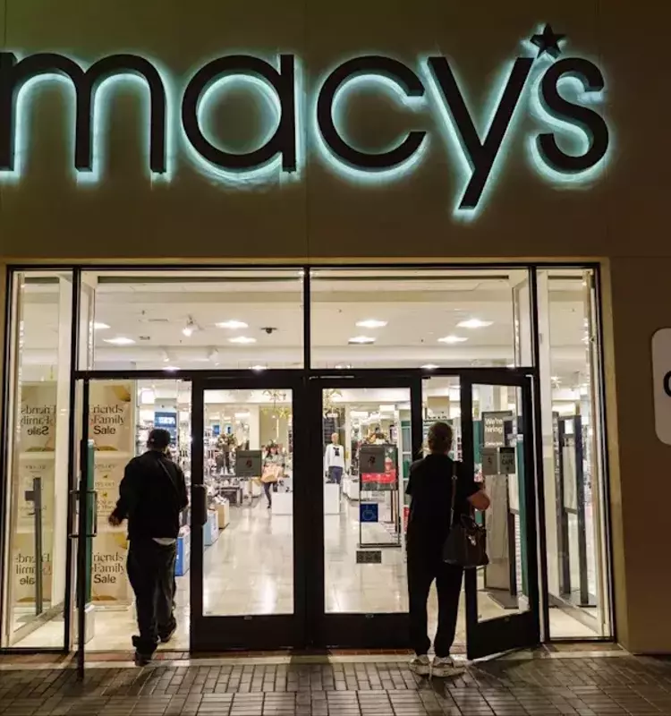 Macy's Stock Rises as Wealthy Shoppers Drive Strong Earnings