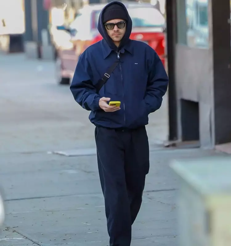 Harry Styles' Brooklyn Bridge Style: A Study in Urban Fitness and Fashion