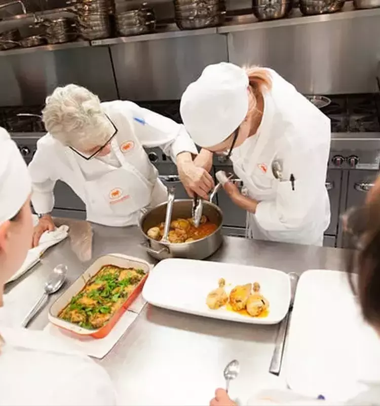 Project Management Training: Principles, Methods, and Professional Contexts