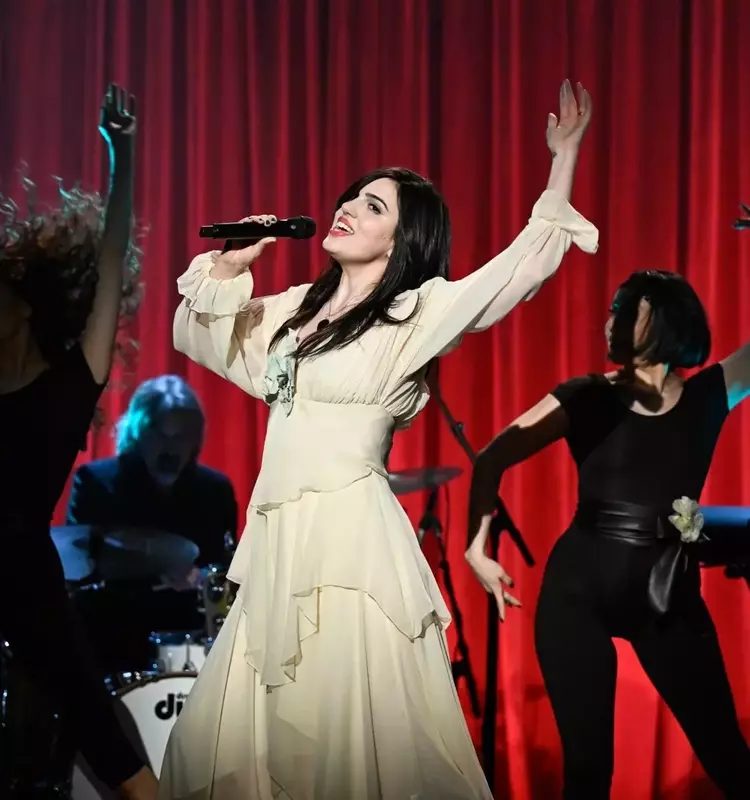 Julia Cumming Debuts "My Life" on The Tonight Show