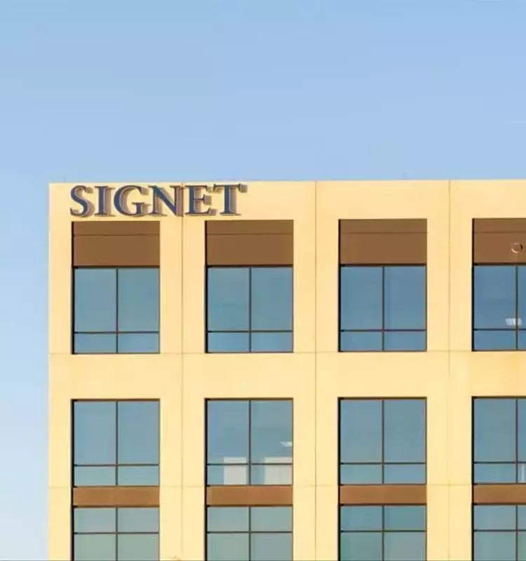 Signet Jewelers Anticipates Q4 Earnings Decline, Analysts Revise Projections