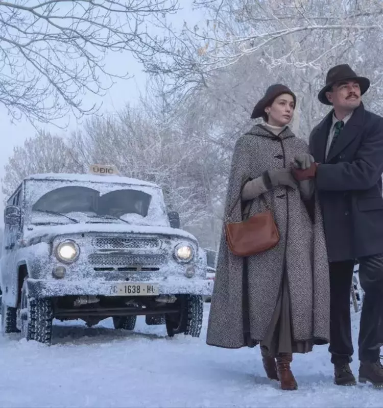 First Look: Leonardo DiCaprio and Jennifer Lawrence Together Again in Scorsese's “What Happens at Night”