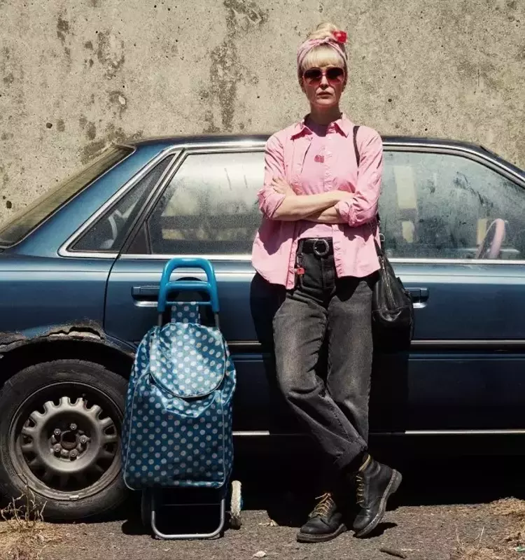 Review of 'Tow': Rose Byrne's Portrayal of a Homeless Seattle Woman