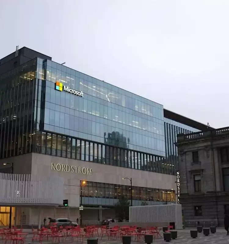 Leading Financial Firms Maintain Optimistic Outlook on Microsoft (MSFT)