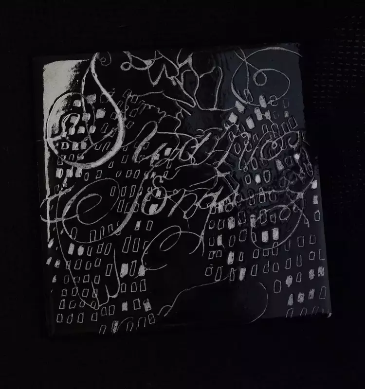 Model/Actriz Drops New EP 'Swan Songs' and Announces Global Tour