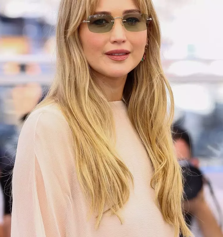 The Rise of "U Bangs": A Celebrity-Loved Hair Trend