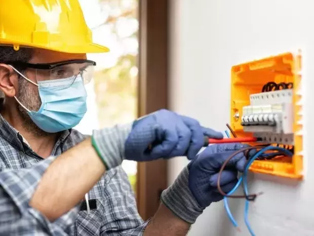 Renforcer la Sécurité Électrique et Numérique : Les Propositions Clés des Industriels