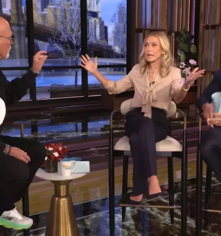 Howie Mandel's On-Air Clapback at 'Live' Cohosts