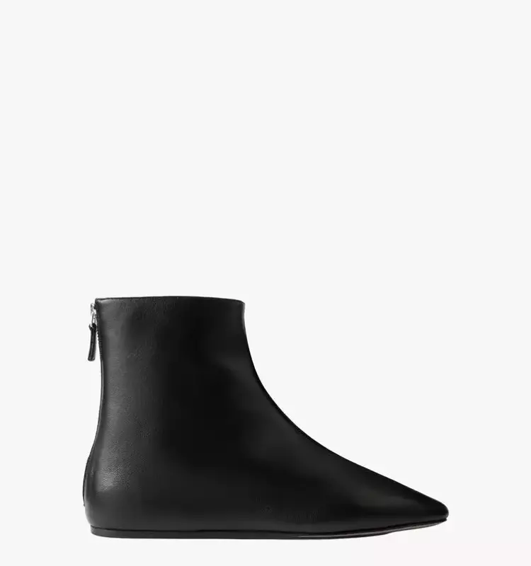 Flat Boots: The Ultimate Spring Footwear Trend