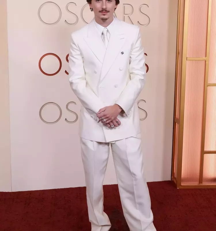 The Enduring Appeal of Pinky Rings: A Celebrity Trend