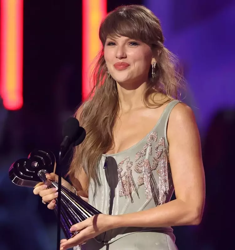 Taylor Swift Dominates 2026 iHeartRadio Music Awards