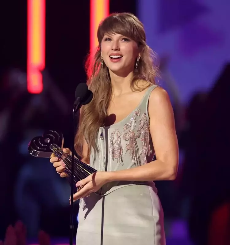 Taylor Swift's Record-Breaking Wins at the iHeartRadio Music Awards