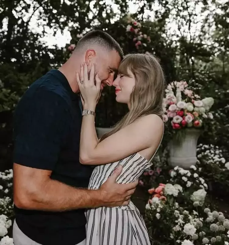 Taylor Swift's Engagement Ring Unveiled: A Dazzling Symbol of Love