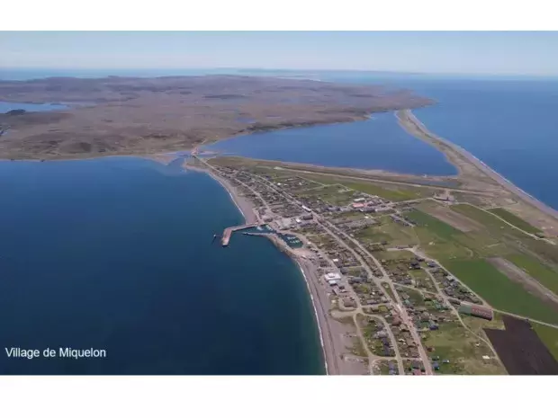 Miquelon-Langlade : Un Village Français Face à la Montée des Eaux