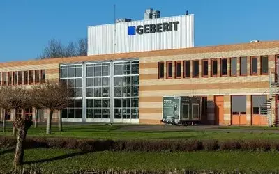 Performances Diverses pour Geberit en 2025 : Succès Mondial et Défis Français