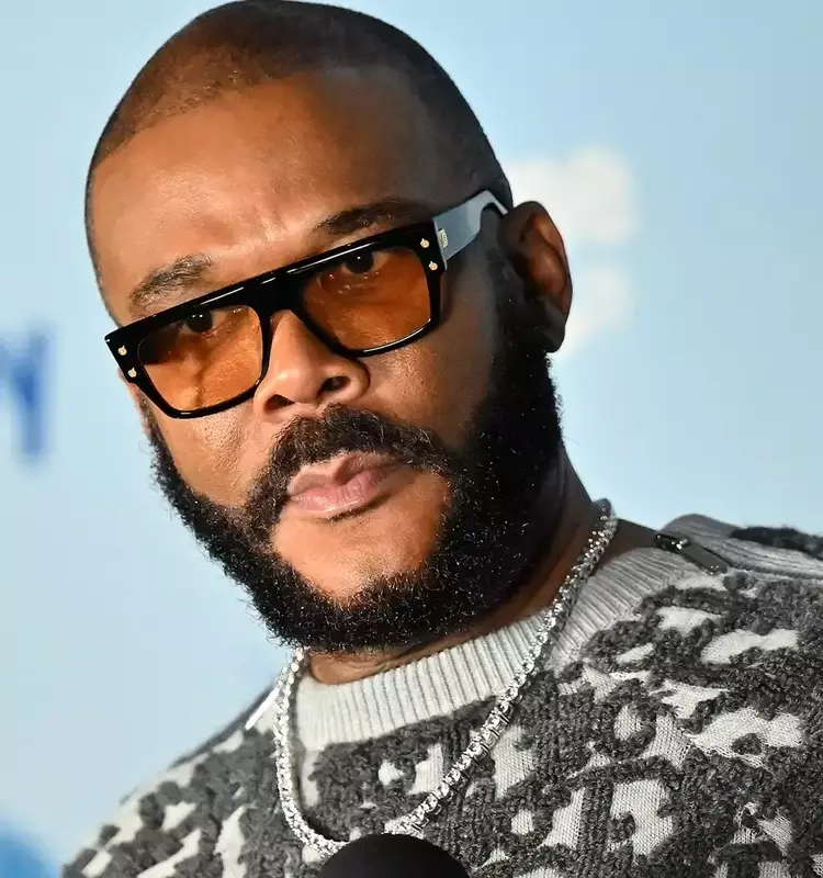 Tyler Perry's Gift Cards for TSA Agents Amid Government Shutdown