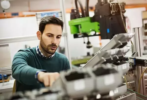 Sales Training: Definition, Principles, and Practical Applications