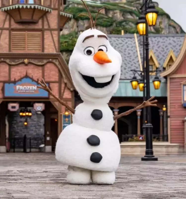 Olaf Robot Encountered a Glitch at Disneyland Paris, Video Goes Viral