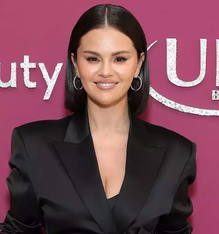 Selena Gomez Playfully Addresses Clone Conspiracy Theories