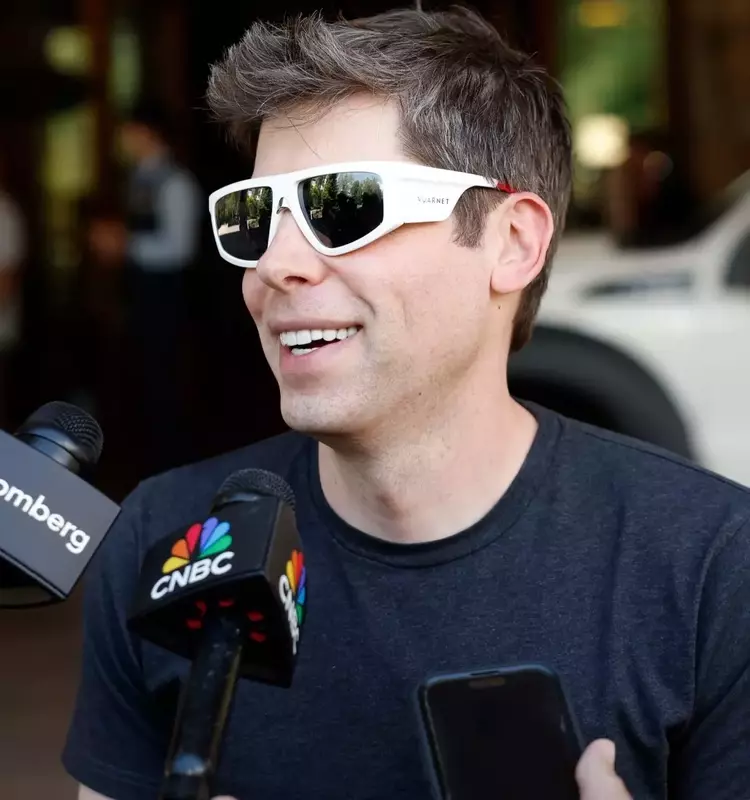 Billionaires' Renewed Fascination with Media Ownership